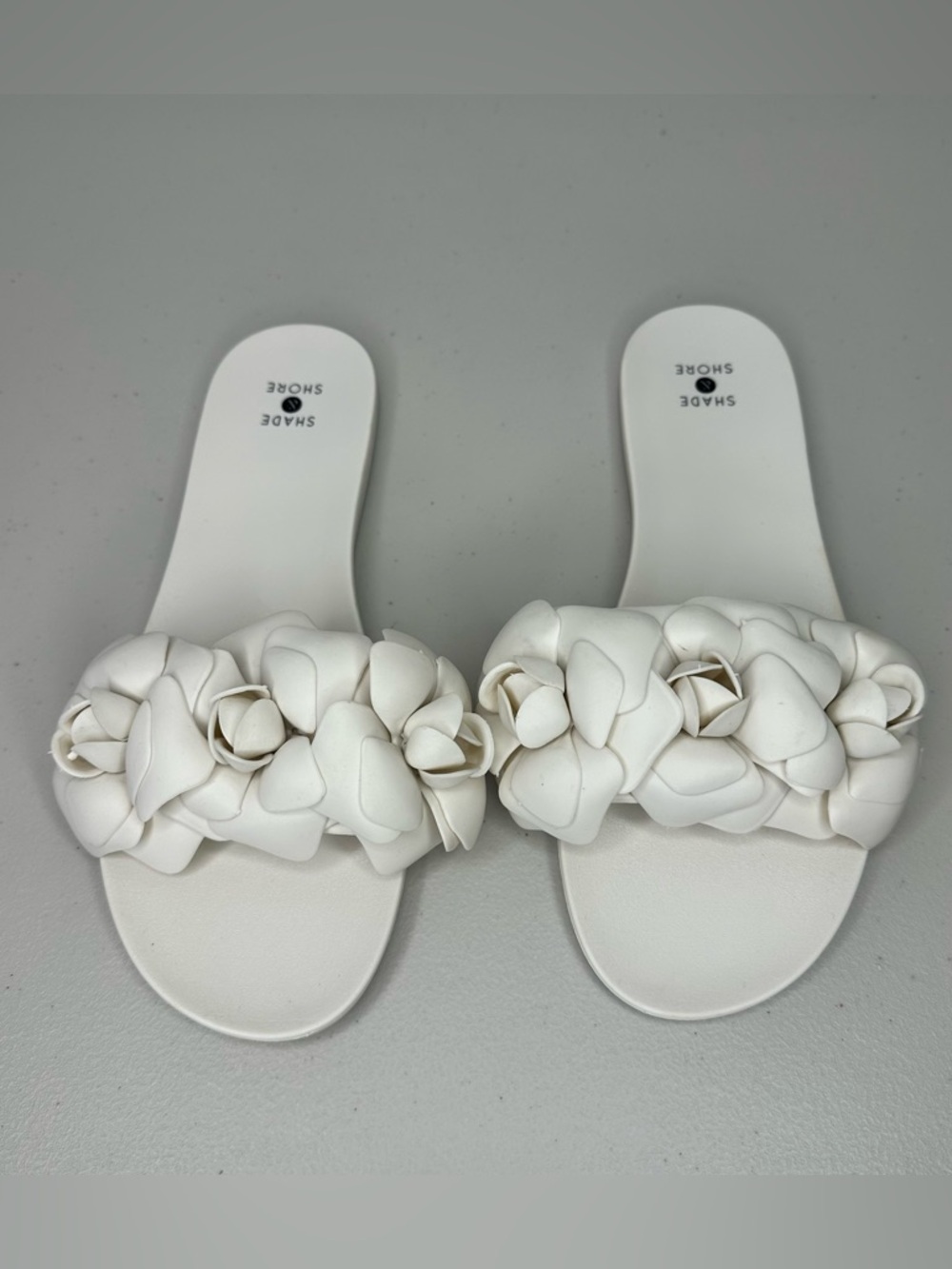 Shade & Shore White Floral Appliqué Slide Sandals Women’s Size 9 Plastic NWOT